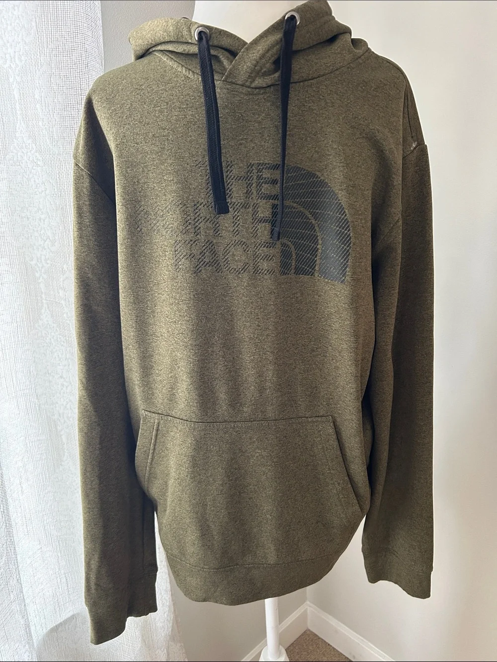 Men’s The North Face Olive Green Logo Pullover Hoodie, Size L